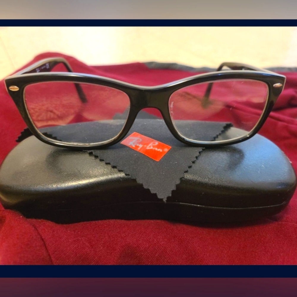 Ray-Ban anlasses With Case And Cleaning Microfiber Towel